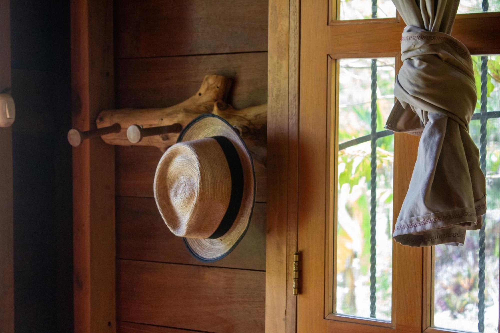 Alice Guesthouse エル・レマテ エクステリア 写真